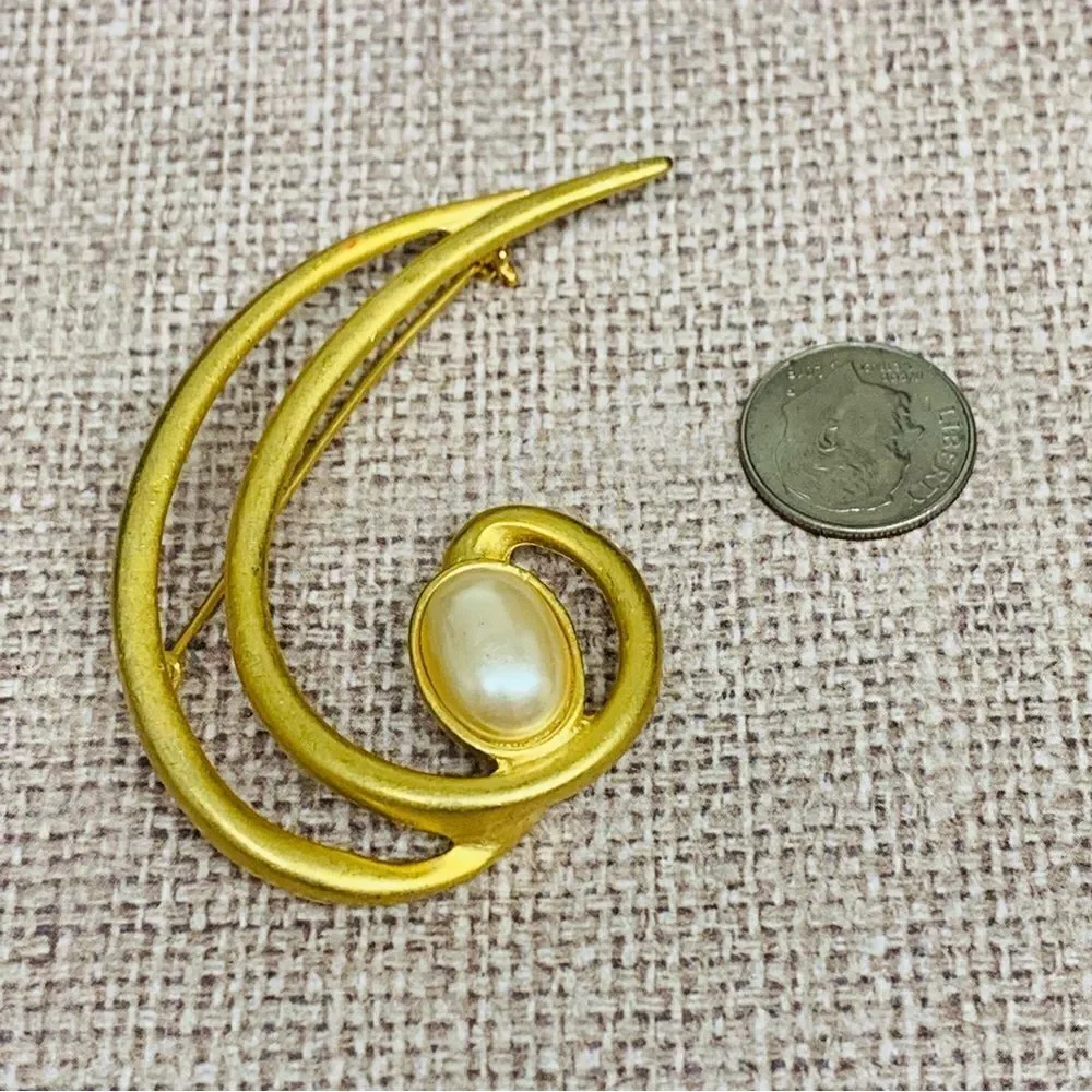 VTG Gold Pearl Swirl Brooch